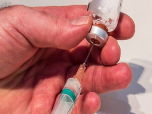 Ao menos 68 pessoas receberam doses de vacinas trocadas contra Covid 19 em Minas