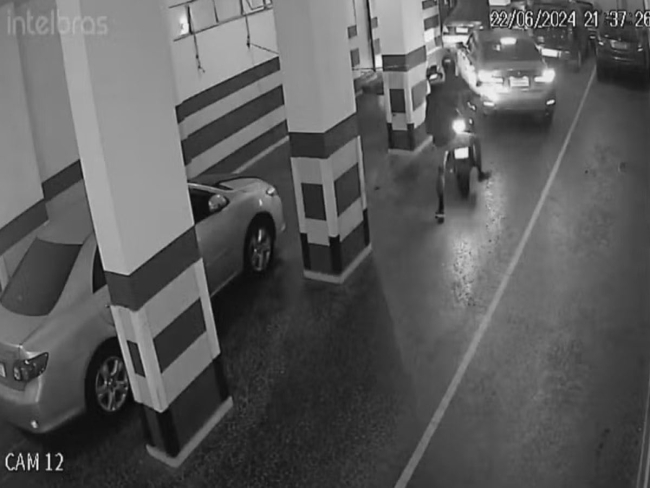 Vídeo flagra motos em alta velocidade invadindo prédio para roubar BMW