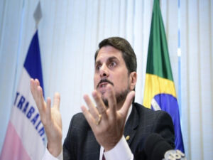 Marcos do Val diz que delegado que investiga Bolsonaro é ‘capataz’ de Moraes