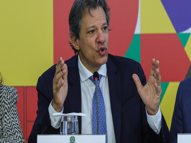 Haddad descarta elevar IOF ou mudar câmbio para conter alta do dólar